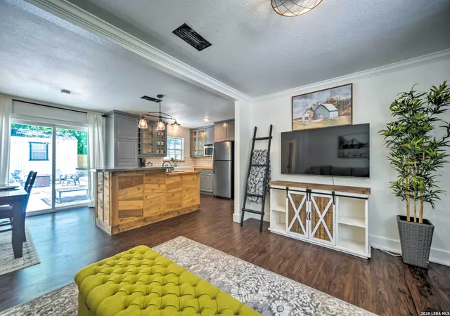 Photo 4 of Sale Pending at 1104 Cherry St, New Braunfels, TX 78132 | MLS# 2004873 | Listing updated on 2026-09-09