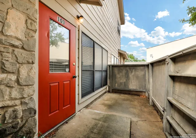 2nd image of 829 W Bitters Rd, San Antonio, TX 78216