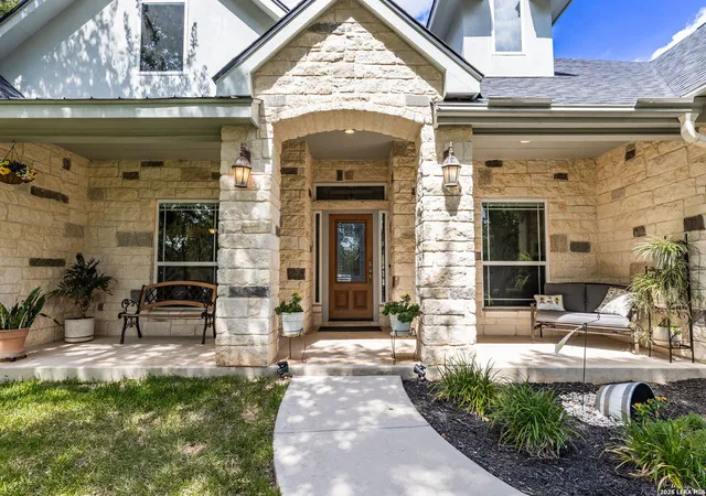 3rd image of 128 Chuckwagon Dr, La Vernia, TX 78121 | MLS# 2004882