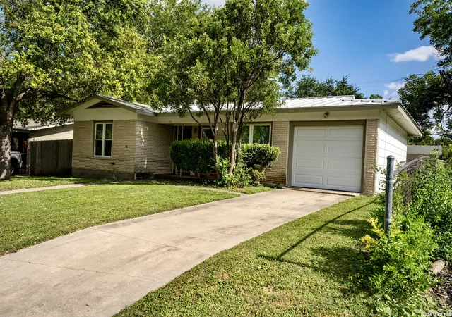 Photo 3 of Sale Pending at 158 Sullivan, San Antonio, TX 78213 | MLS# 2004899 | Listing updated on 2026-08-24