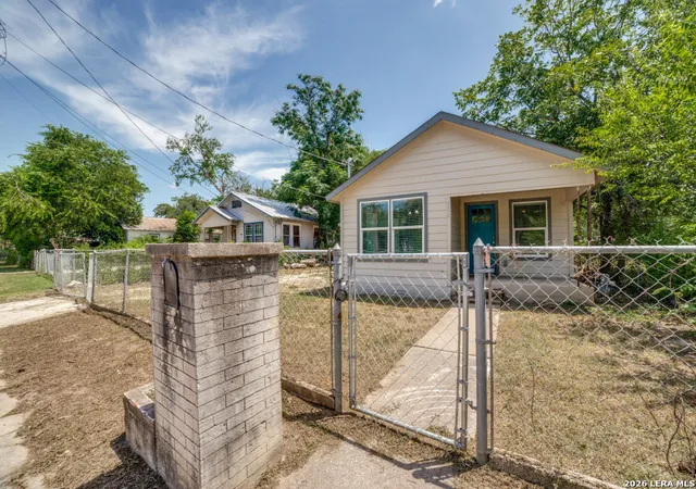 Single family home for sale at 334 Bank St, San Antonio, TX 78204 | MLS# 2004964