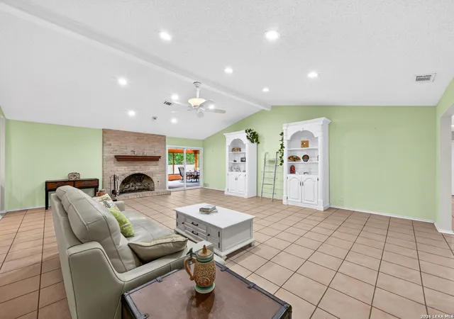 Photo 3 of Sale Pending at 14306 Shadow Oaks Ln, San Antonio, TX 78231 | MLS# 2005011 | Listing updated on 2026-09-24
