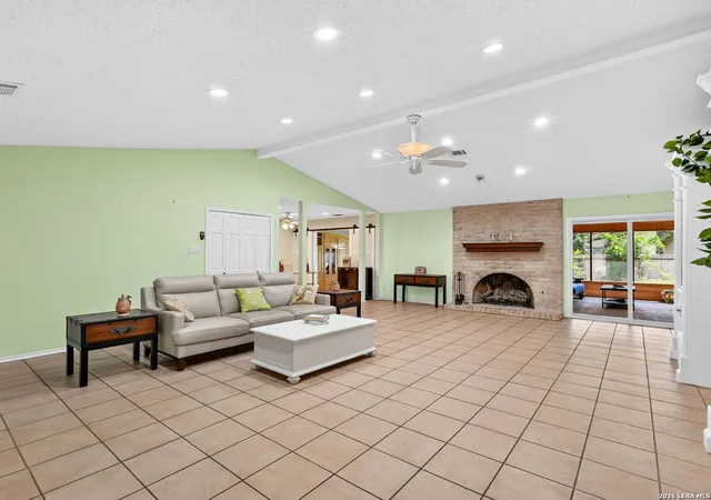 Photo 4 of Sale Pending at 14306 Shadow Oaks Ln, San Antonio, TX 78231 | MLS# 2005011 | Listing updated on 2026-09-24
