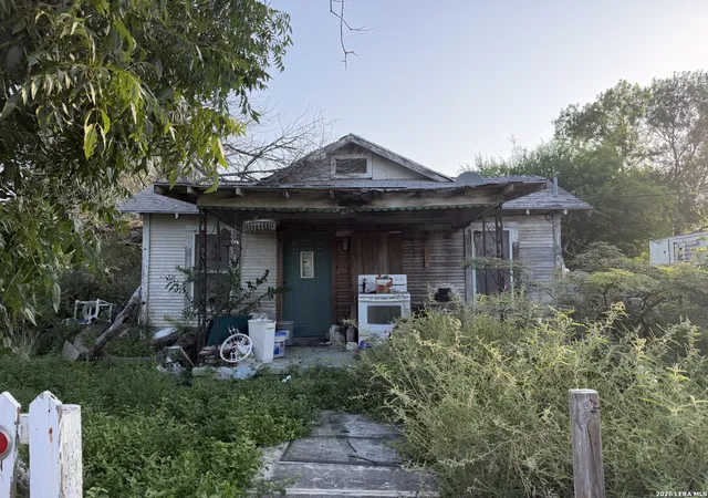 Photo 1 of Single family home for sale at 514 E Spring Street, Brackettville, TX 78832 | MLS# 2005012 | Listing updated on 2026-08-29