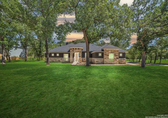 3rd image of 221 Cibolo Ridge Dr, La Vernia, TX 78121 | MLS# 2005018