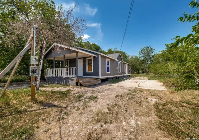 Photo 1 of Single family home for sale at 811 Mccauley Blvd, San Antonio, TX 78221 | MLS# 2005022 | Listing updated on 2026-09-06
