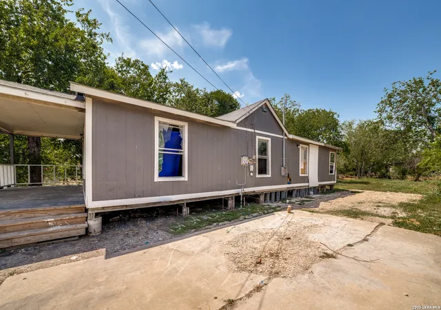 Photo 2 of Single family home for sale at 811 Mccauley Blvd, San Antonio, TX 78221 | MLS# 2005022 | Listing updated on 2026-09-06