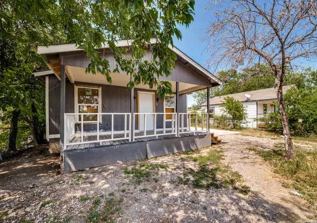 Photo 3 of Single family home for sale at 811 Mccauley Blvd, San Antonio, TX 78221 | MLS# 2005022 | Listing updated on 2026-09-06