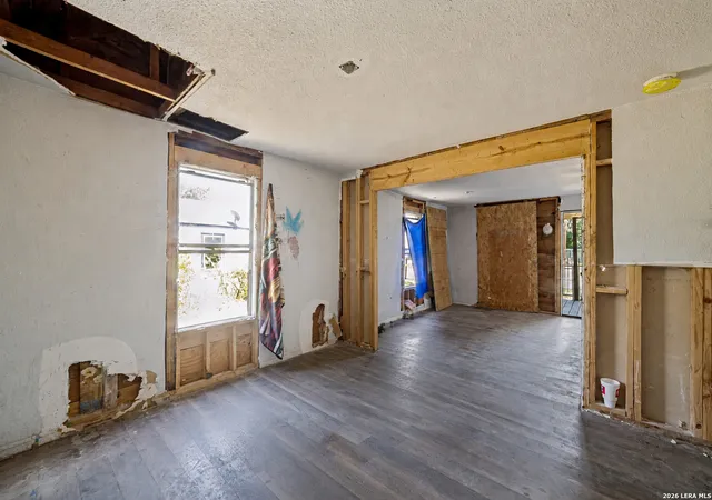 Photo 4 of Single family home for sale at 811 Mccauley Blvd, San Antonio, TX 78221 | MLS# 2005022 | Listing updated on 2026-09-06