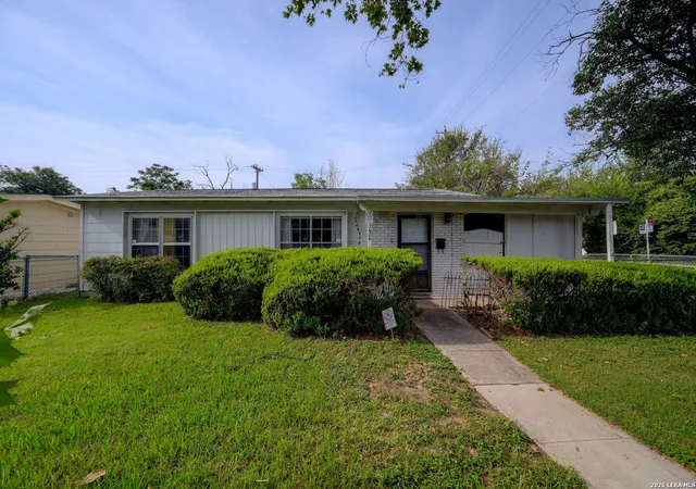Photo 2 of Sale Pending at 362 Cherry Ridge Dr, San Antonio, TX 78213 | MLS# 2005023 | Listing updated on 2026-09-15