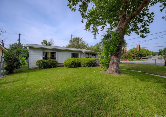 Photo 3 of Sale Pending at 362 Cherry Ridge Dr, San Antonio, TX 78213 | MLS# 2005023 | Listing updated on 2026-09-15