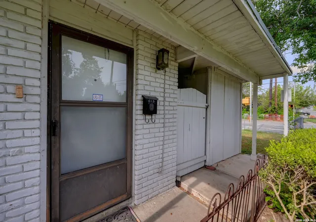 Photo 4 of Sale Pending at 362 Cherry Ridge Dr, San Antonio, TX 78213 | MLS# 2005023 | Listing updated on 2026-09-15