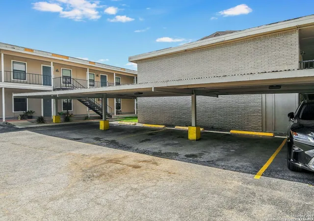 2nd image of 255 E Rampart Dr, San Antonio, TX 78216