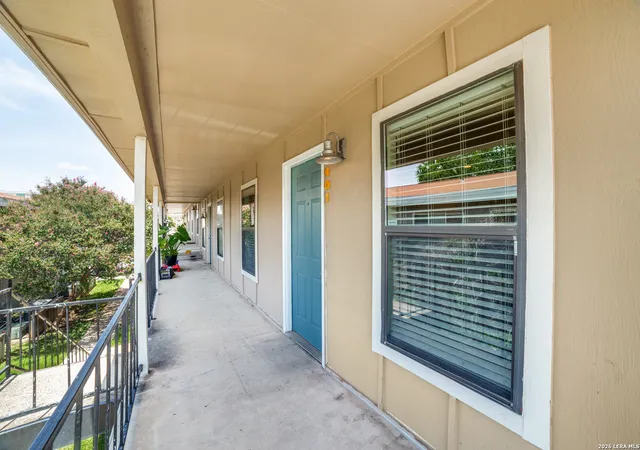 Listing Photo 4 - Condo for sale in building located at 255 E Rampart Dr, San Antonio, TX 78216 - Unit #401