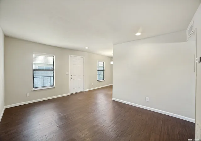 Listing Photo 5 - Condo for sale in building located at 255 E Rampart Dr, San Antonio, TX 78216 - Unit #401