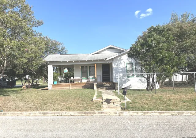 1st image of 1414 C St, Floresville, TX 78114 | MLS# 2005061
