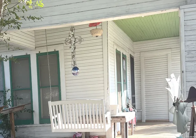 3rd image of 1414 C St, Floresville, TX 78114 | MLS# 2005061