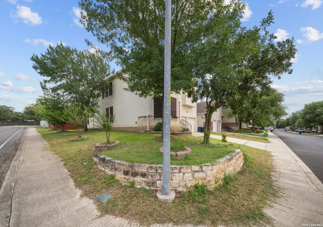 Photo 3 of Single family home for sale at 8735 N Sarasota Woods, San Antonio, TX 78250 | MLS# 2005073 | Listing updated on 2026-08-12