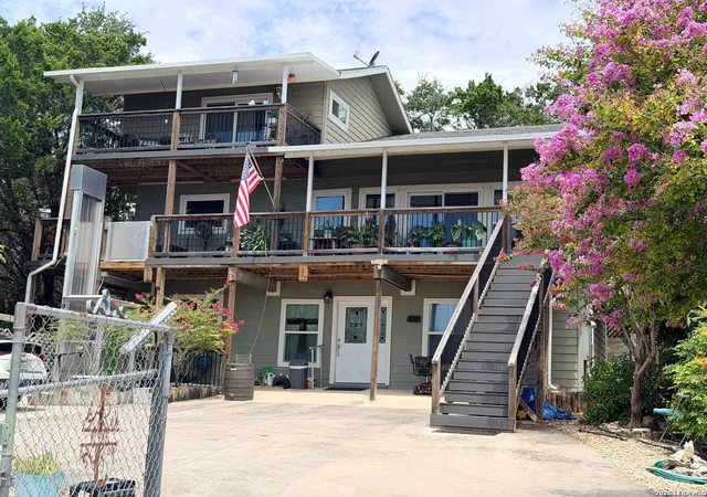 Photo 1 of Single family home for sale at 1135 Lakebreeze Dr, Canyon Lake, TX 78133 | MLS# 2005109 | Listing updated on 2026-10-14