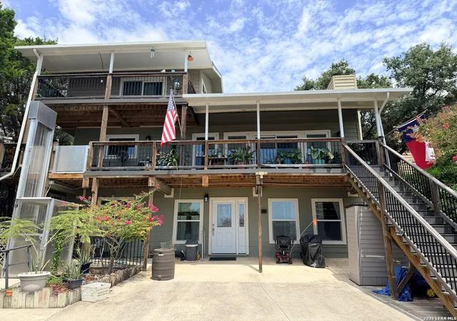Photo 2 of Single family home for sale at 1135 Lakebreeze Dr, Canyon Lake, TX 78133 | MLS# 2005109 | Listing updated on 2026-10-14