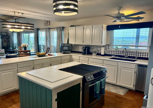Photo 3 of Single family home for sale at 1135 Lakebreeze Dr, Canyon Lake, TX 78133 | MLS# 2005109 | Listing updated on 2026-10-14