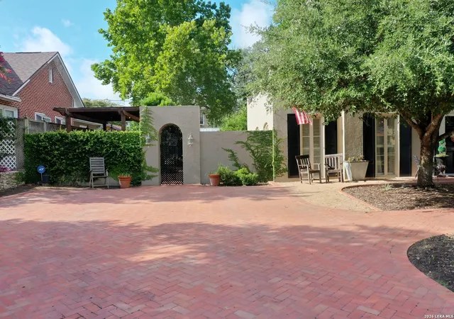Photo 3 of Single family home for sale at 318 W Huisache Ave, San Antonio, TX 78212 | MLS# 2005113 | Listing updated on 2026-09-21