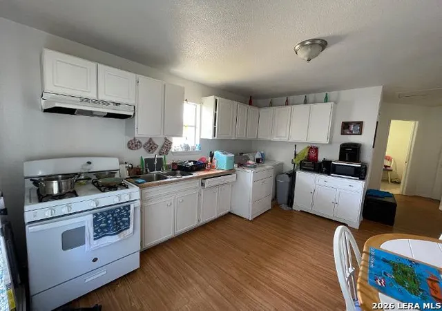 Listing Photo 4 - Condo for sale in building located at 9027 Garnett Ave, San Antonio, TX 78221