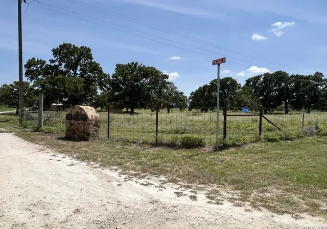 2nd image of 77 Ewald Ln, Fredericksburg, TX 78624 | MLS# 2005172