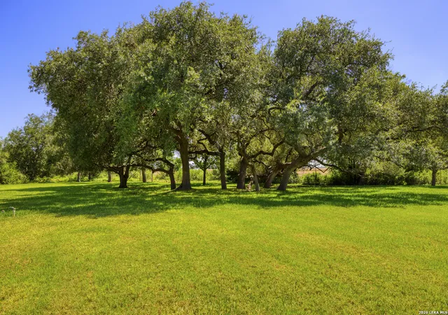2nd image of 433 Mills Ln, Uvalde, TX 78801 | MLS# 2005175