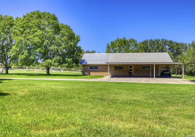 4th image of 433 Mills Ln, Uvalde, TX 78801 | MLS# 2005175