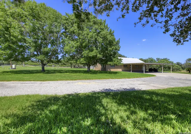 5th image of 433 Mills Ln, Uvalde, TX 78801 | MLS# 2005175