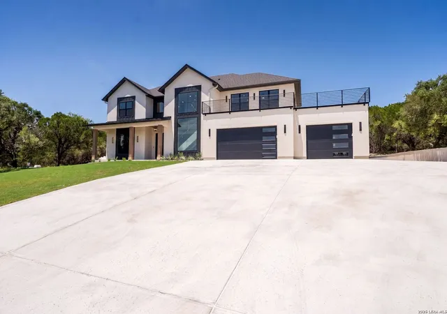 Photo 3 of Sale Pending at 9007 Fox Briar Ln, Boerne, TX 78006 | MLS# 2005210 | Listing updated on 2026-08-24