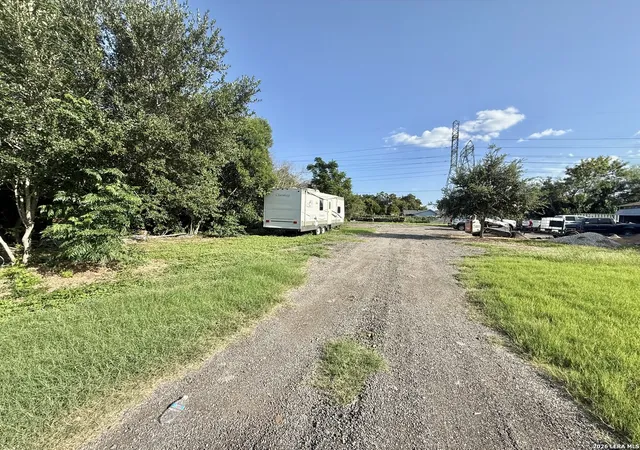 Photo 4 of Land for sale at 958 Holmgreen Rd, San Antonio, TX 78220 | MLS# 2005214 | Listing updated on 2026-09-10