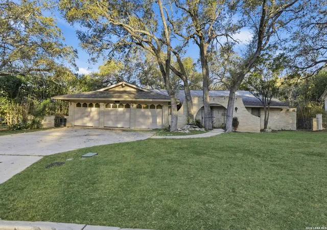 Photo 2 of Sale Pending at 103 Castleoaks, Castle Hills, TX 78213 | MLS# 2005224 | Listing updated on 2026-08-21