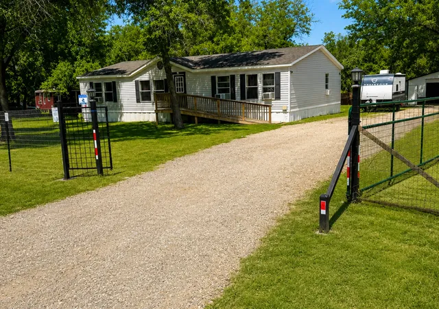 2nd image of 22950 Fawn Trail, Elmendorf, TX 78112 | MLS# 2005228