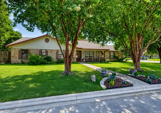 1st image of 841 Sunnyvale Pl, Uvalde, TX 78801 | MLS# 2005255