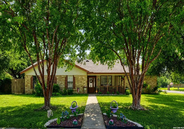 2nd image of 841 Sunnyvale Pl, Uvalde, TX 78801 | MLS# 2005255