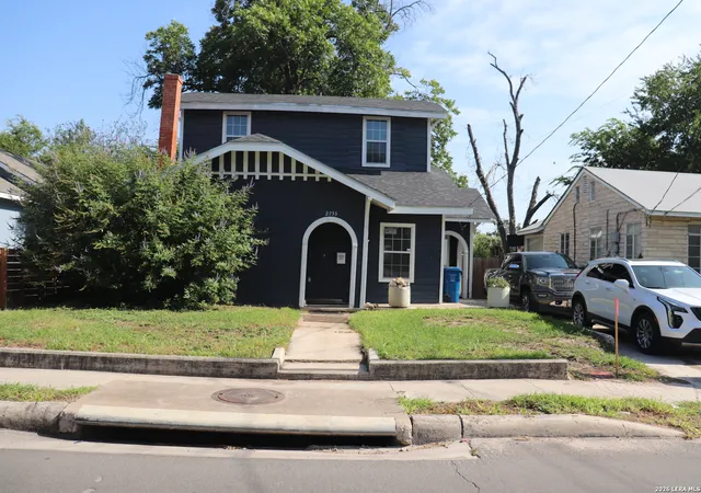 Photo 1 of Single family home for sale at 2735 E Houston St, San Antonio, TX 78202 | MLS# 2005310 | Listing updated on 2026-09-10