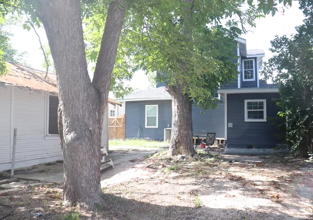 Photo 4 of Single family home for sale at 2735 E Houston St, San Antonio, TX 78202 | MLS# 2005310 | Listing updated on 2026-09-10