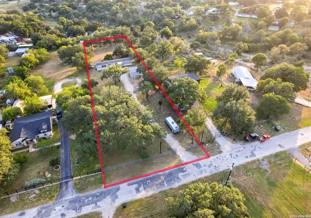 1st image of 206 Crosscreek Dr, Floresville, TX 78114 | MLS# 2005329