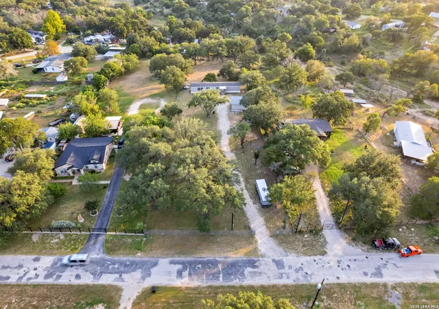 3rd image of 206 Crosscreek Dr, Floresville, TX 78114 | MLS# 2005329