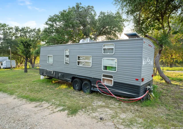 39th image of 206 Crosscreek Dr, Floresville, TX 78114 | MLS# 2005329