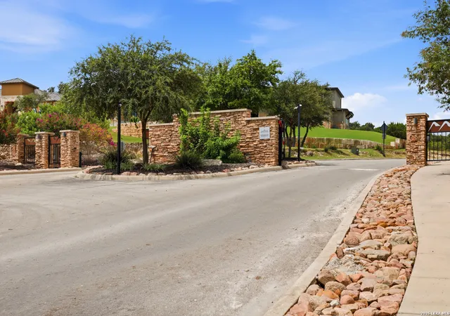 Photo 3 of Sale Pending at 23039 Juliette Rdg, San Antonio, TX 78255 | MLS# 2005371 | Listing updated on 2026-09-11