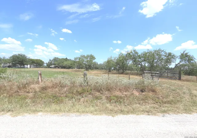 3rd image of 1753 County Road 124, Floresville, TX 78114 | MLS# 2005375