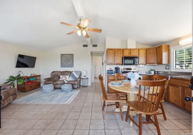 Photo 4 of Sale Pending at 2681 Lakeview Dr, Canyon Lake, TX 78133 | MLS# 2005388 | Listing updated on 2026-08-27