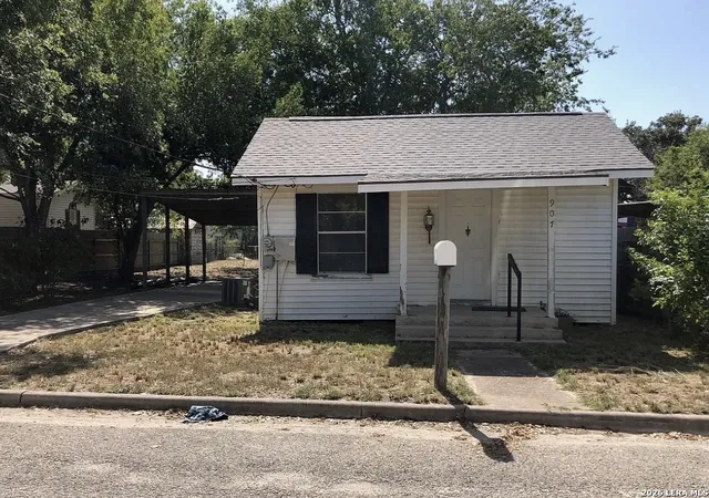 1st image of 907 Martin St, Pleasanton, TX 78064 | MLS# 2005394