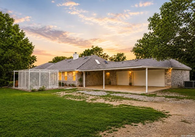 Photo 4 of Sale Pending at 123 Elk Rdg, Canyon Lake, TX 78133 | MLS# 2005405 | Listing updated on 2026-10-19