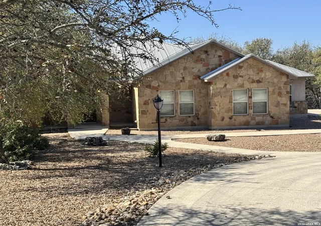 Photo 1 of Single family home for sale at 1351 Heritage Hl, Canyon Lake, TX 78133 | MLS# 2005407 | Listing updated on 2026-09-04