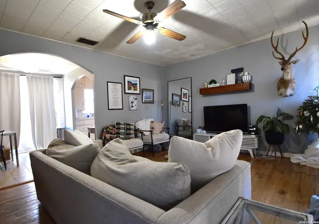 2nd image of 806 N Crockett Street, Fredericksburg, TX 78624 | MLS# 2005408