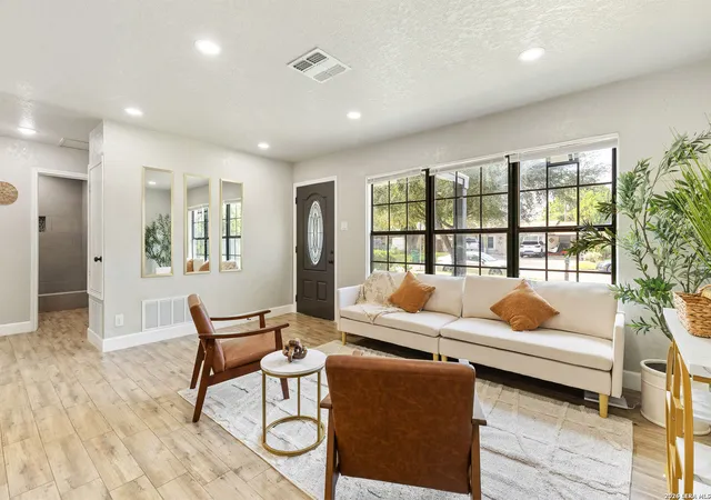 Photo 4 of Single family home for sale at 5539 Knoll Krest Dr, San Antonio, TX 78242 | MLS# 2005431 | Listing updated on 2026-09-19